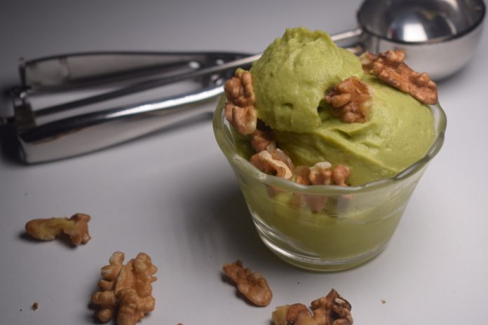 Receta de helado casero de aguacate saludable