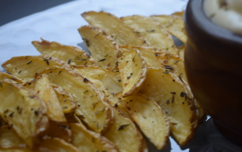 Patatas deluxe al horno con alioli vegano
