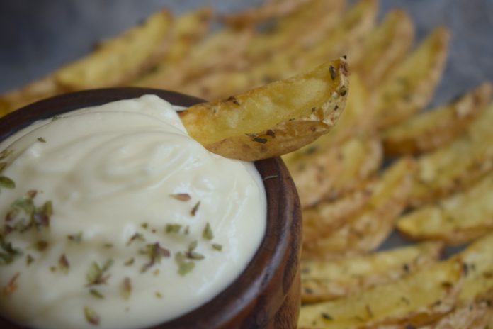Receta de patatas deluxe con alioli vegano