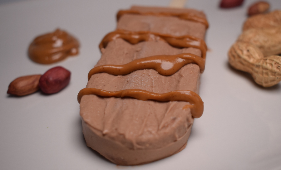 Helado de chocolate y crema de cacahuete